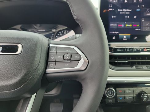 Used 2023 Jeep Compass Limited image 24