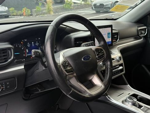 Used 2022 Ford Explorer XLT w/ Equipment Group 202A image 27