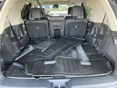 Used 2025 Honda Pilot Elite image 18