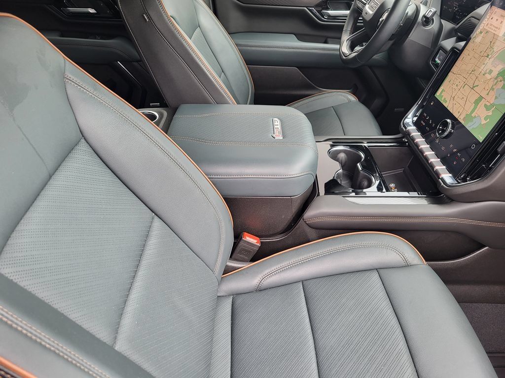 Used 2025 GMC Yukon XL AT4 w/ AT4 Premium Plus Package AWD/4WD image 28