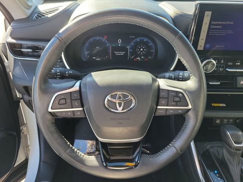 Used 2023 Toyota Highlander Limited image 28