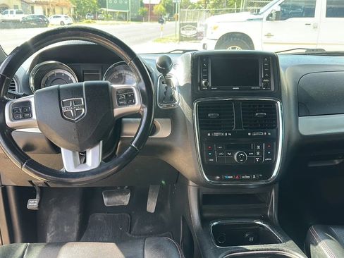 Used 2015 Dodge Grand Caravan R/T image 17