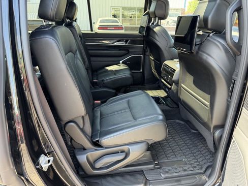 Used 2022 Jeep Wagoneer Series II w/ Premium Group I AWD/4WD image 30