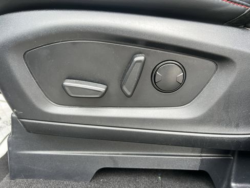 Used 2025 Ford Explorer ST-Line w/ ST-Line Street Pack image 13