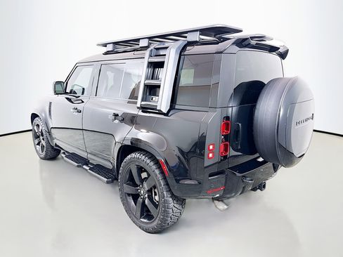 Used 2025 Land Rover Defender 110 X-Dynamic SE image 5