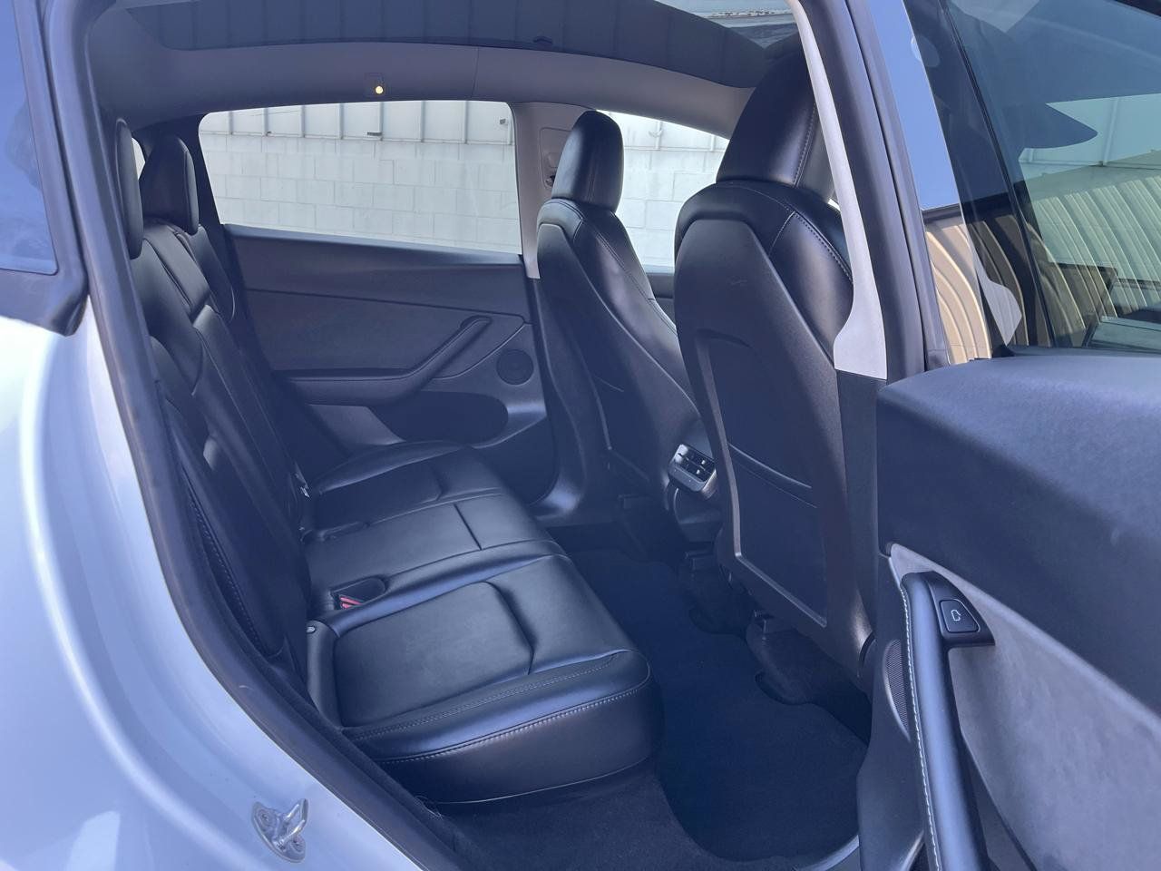 Used 2024 Tesla Model Y Long Range AWD/4WD image 19