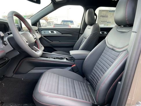 New 2026 Ford Explorer ST-Line w/ ST-Line Street Pack AWD/4WD image 4