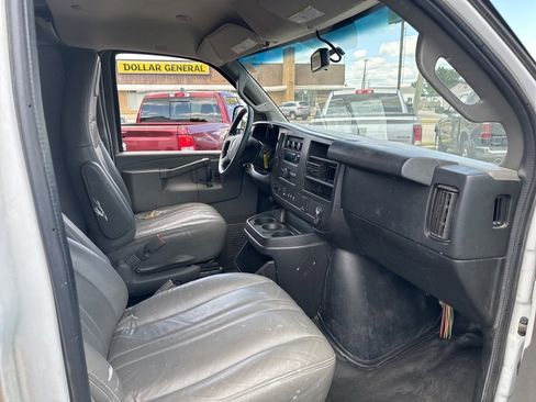 Used 2018 Chevrolet Express 2500 image 20