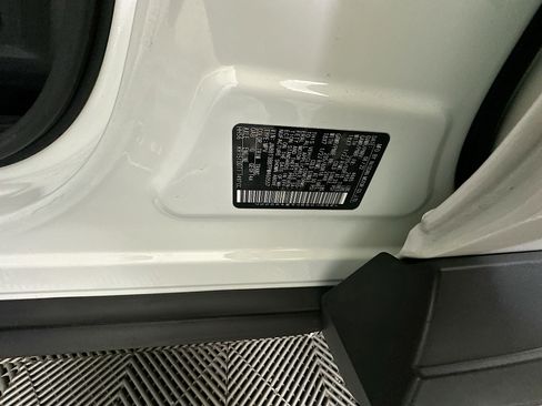 Used 2023 Nissan Rogue SV image 12