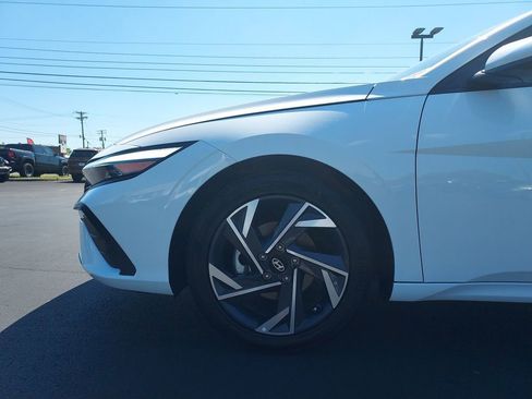Used 2025 Hyundai Elantra SE FWD image 16