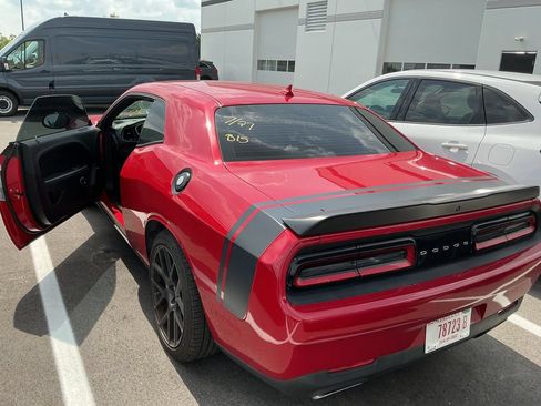 Used 2016 Dodge Challenger R/T Scat Pack RWD image 4