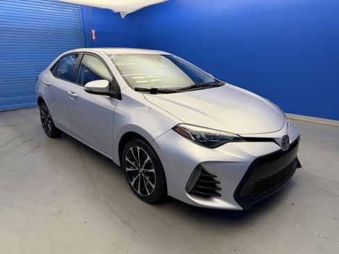 Used 2017 Toyota Corolla SE w/ Carpet Mat Package (TMS) FWD image 2