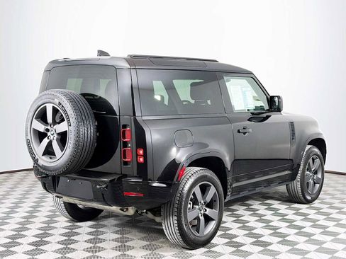 Used 2025 Land Rover Defender 90 X-Dynamic SE image 5