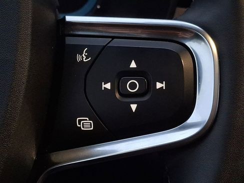 Used 2023 Volvo XC40 Recharge Ultimate image 19