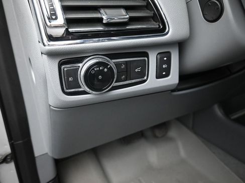 Used 2019 Lincoln Navigator Select RWD image 13
