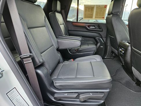 Used 2025 GMC Yukon Denali AWD/4WD image 33