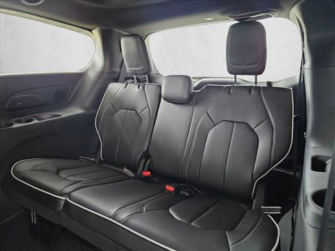 New 2026 Chrysler Pacifica Limited FWD image 18