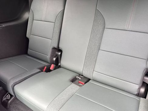 New 2026 GMC Acadia AT4 w/ Luxury Package AWD/4WD image 17