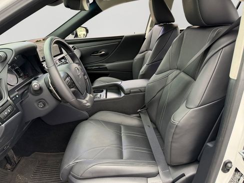 Certified 2025 Lexus ES 300h w/ Technology Package FWD image 15