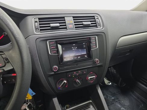 Used 2017 Volkswagen Jetta S w/ Jetta S Cold Weather Package FWD image 20