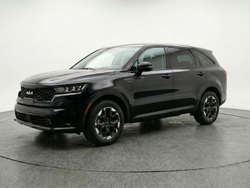 Used 2024 Kia Sorento S FWD image 3