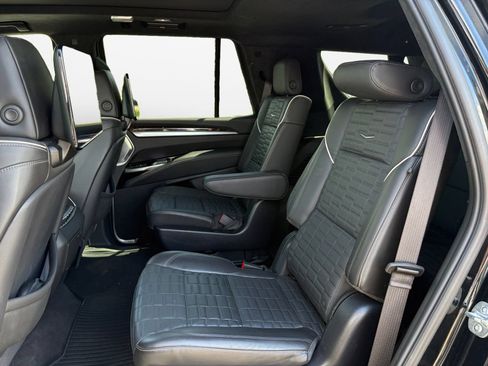 Used 2025 Cadillac Escalade Sport Platinum AWD/4WD image 15