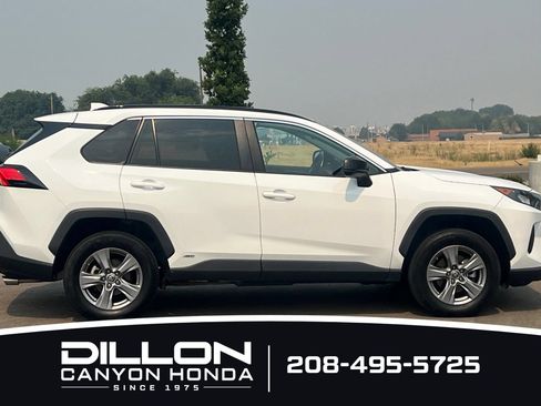 Used 2022 Toyota RAV4 LE AWD/4WD image 3