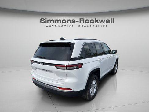 Used 2024 Jeep Grand Cherokee Laredo w/ Luxury Tech Group I AWD/4WD image 5