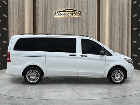 Used 2018 Mercedes-Benz Metris Passenger image 12