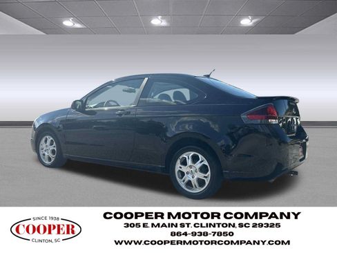 Used 2010 Ford Focus SE FWD image 3