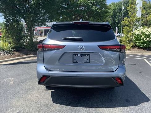 Used 2022 Toyota Highlander XLE FWD image 7