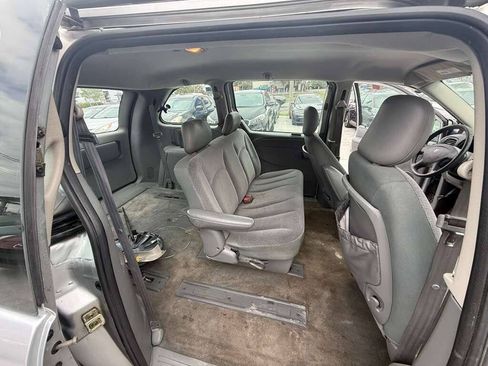 Used 2005 Dodge Caravan SE w/ Popular Equipment Group FWD image 4