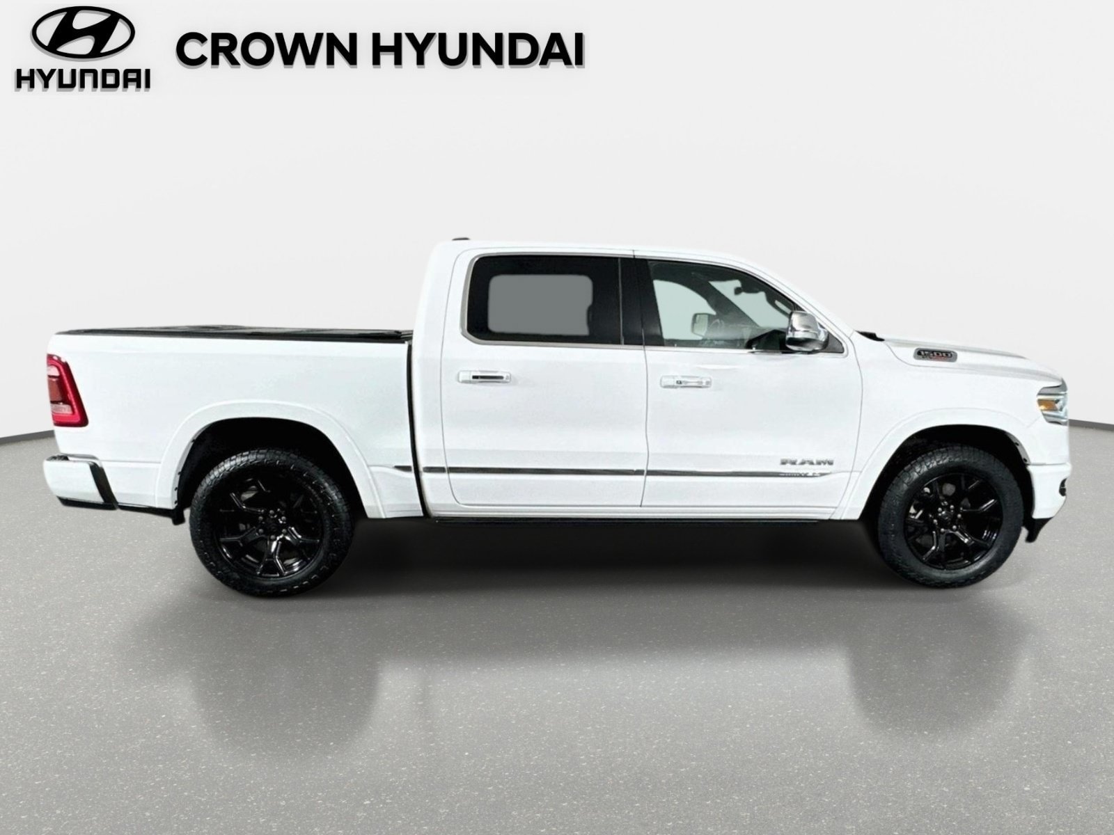 Used 2021 RAM 1500 Limited w/ Body Color Bumper Group AWD/4WD image 5