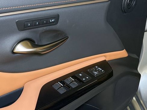 Certified 2025 Lexus ES 300h w/ Premium Package FWD image 17
