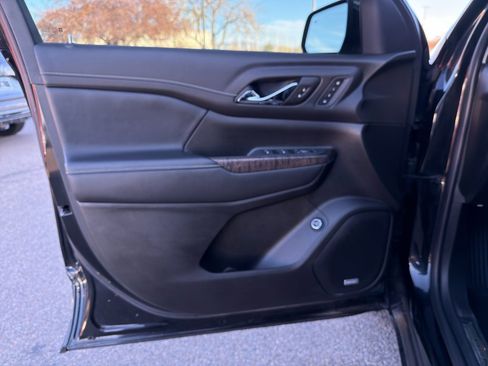 Used 2021 GMC Acadia Denali w/ Denali Technology Package image 8