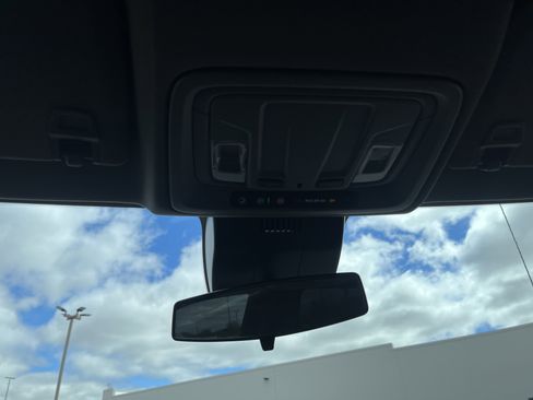 Used 2022 Chevrolet Silverado 1500 LT AWD/4WD image 29