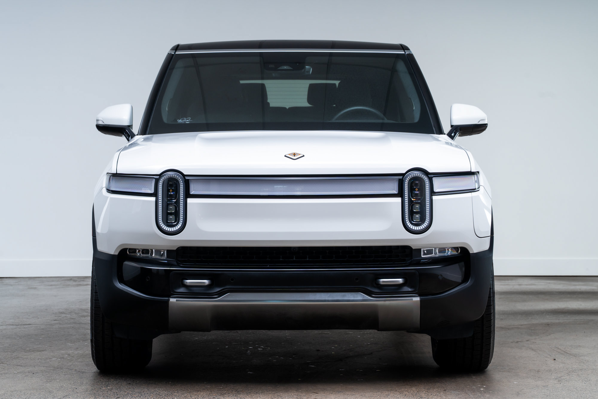 Used 2024 Rivian R1S Adventure Quad AWD/4WD image 2
