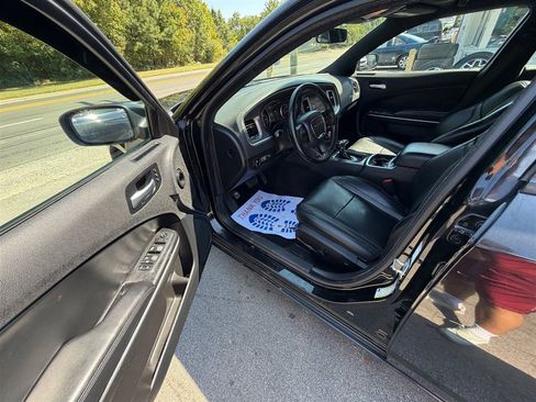 Used 2022 Dodge Charger SXT w/ Leather Interior Group RWD image 11