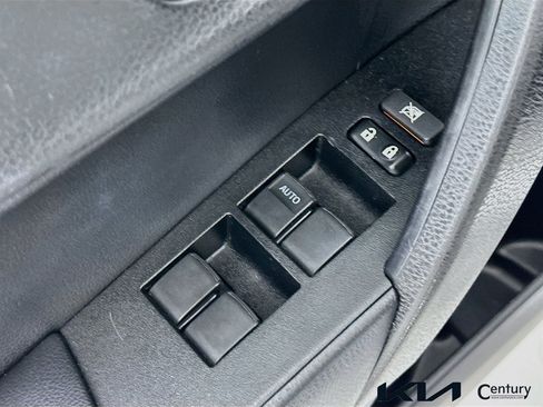 Used 2017 Toyota Corolla SE w/ SE Premium Package FWD image 17