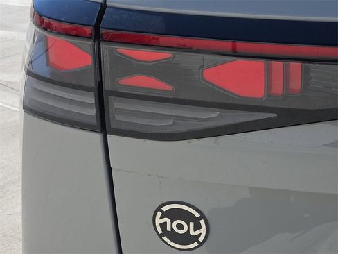 New 2026 Volkswagen Tiguan SEL R-Line image 9