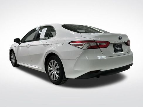 Used 2018 Toyota Camry LE image 2