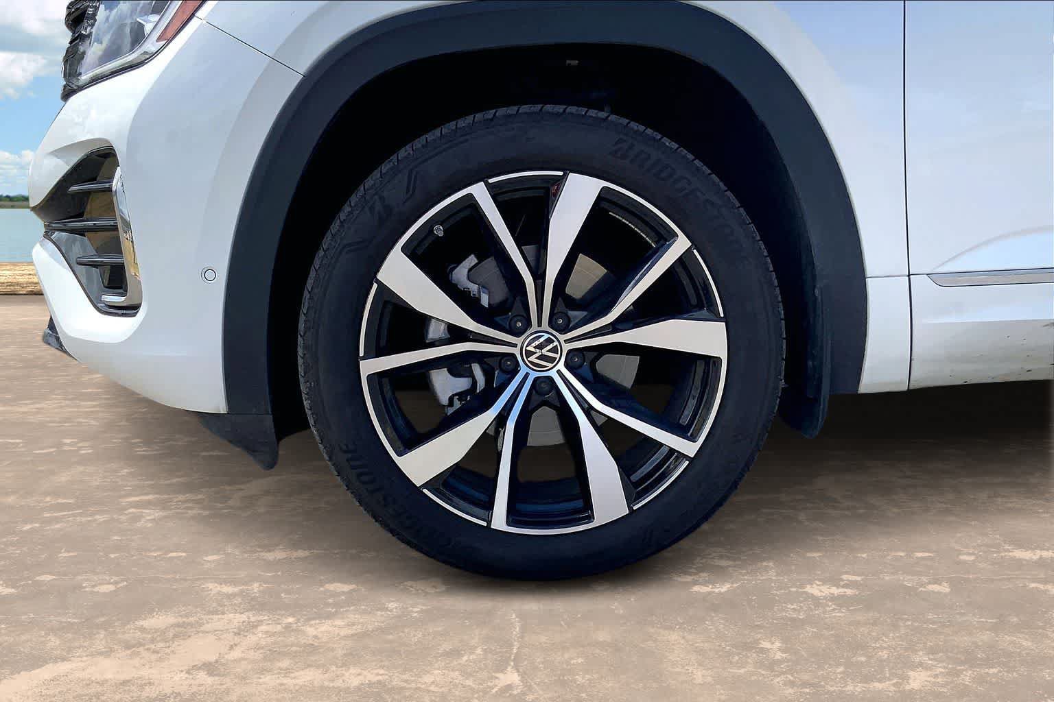 Used 2025 Volkswagen Atlas SEL Premium R-Line AWD/4WD image 8