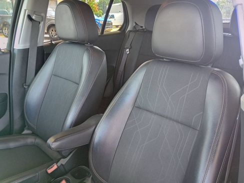 Used 2022 Chevrolet Trax LT w/ Sport Edition FWD image 18