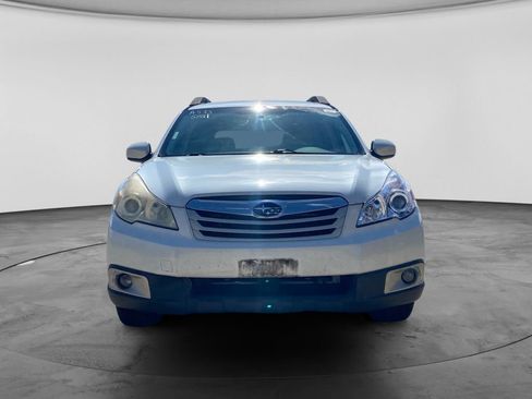 Used 2011 Subaru Outback 2.5i Premium w/ All-Weather Pkg AWD/4WD image 2