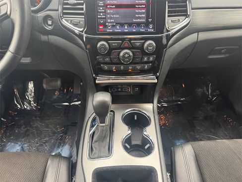 Used 2020 Jeep Grand Cherokee Altitude image 11