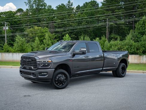 New 2026 RAM 3500 Laramie AWD/4WD image 4