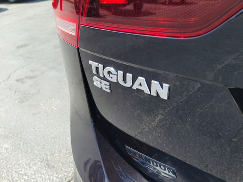 Used 2021 Volkswagen Tiguan SE R-Line AWD/4WD image 9