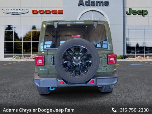 Used 2023 Jeep Wrangler Unlimited Sahara w/ Cold Weather Group AWD/4WD image 7