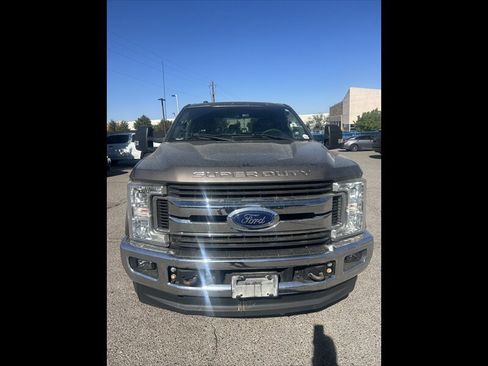 Used 2019 Ford F250 XLT w/ XLT Value Package AWD/4WD image 3