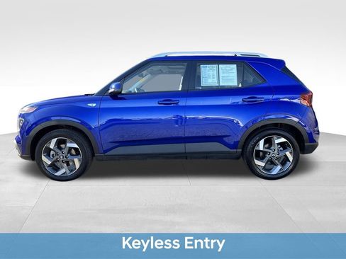 Used 2024 Hyundai Venue SEL image 3